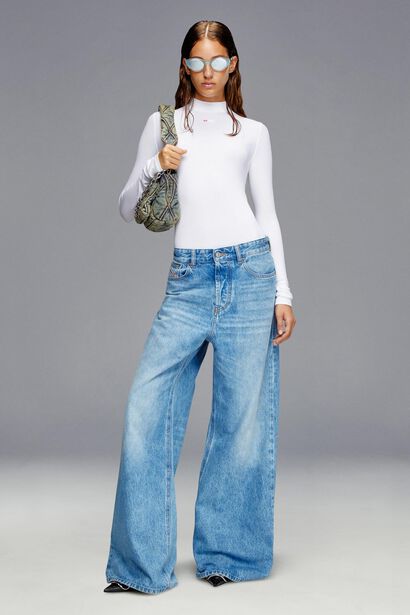 Relaxed denim for her