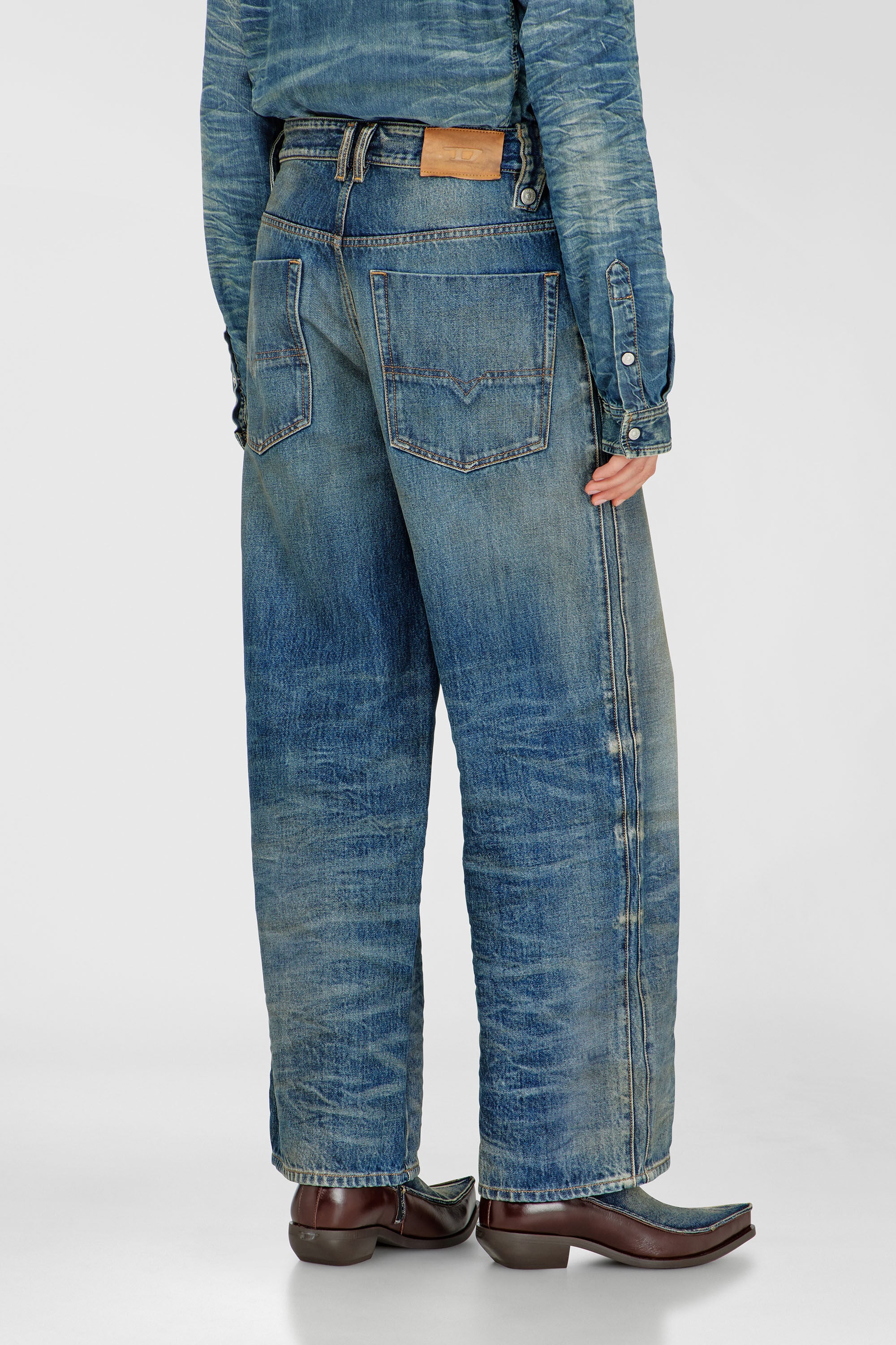 Diesel - Unisex's Relaxed Jeans 1982 D-Hakou 007GC, Medium blue - 5