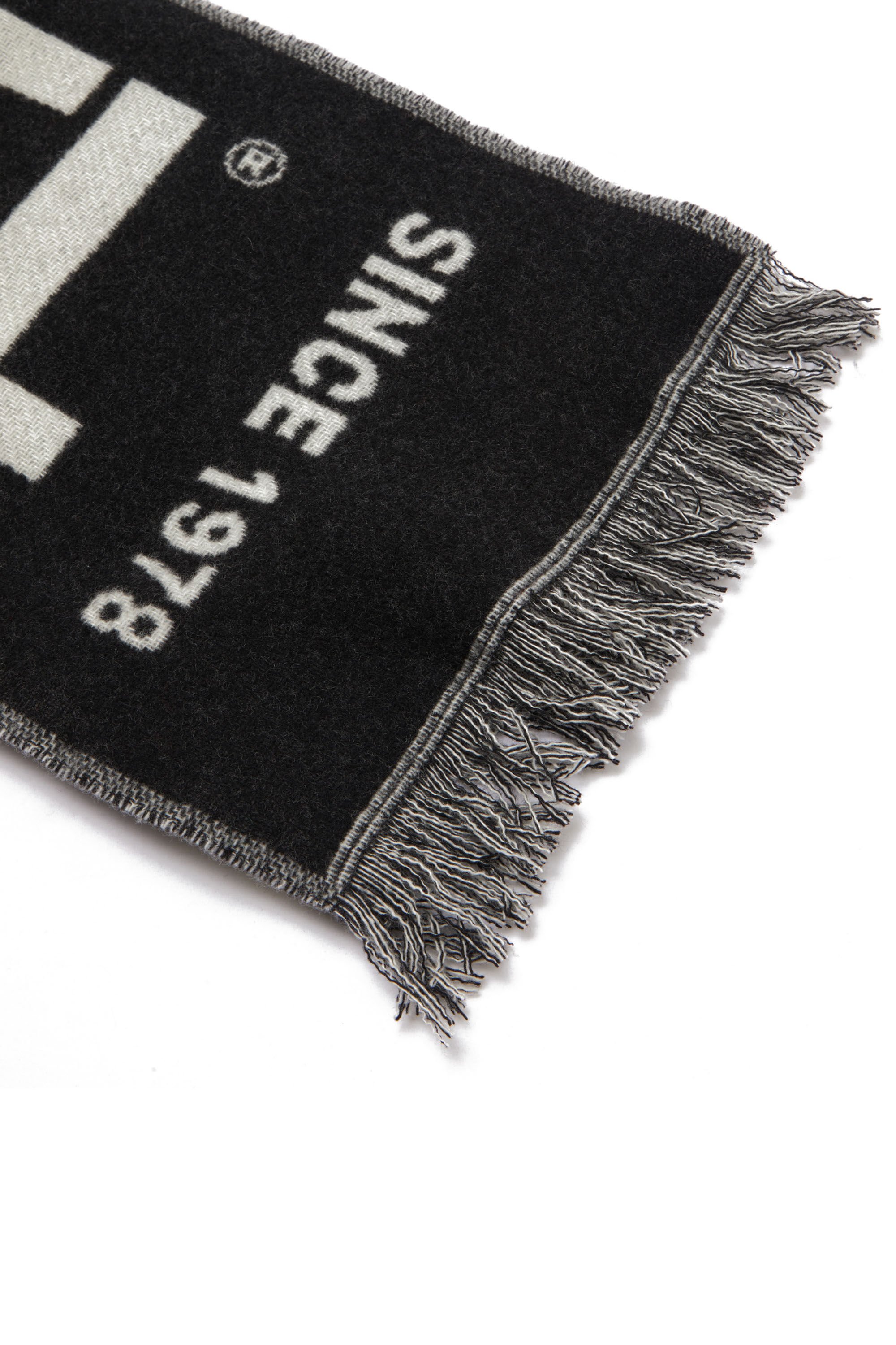 Diesel - S-BISC-NEW, Man Blended wool scarf with jacquard logo in Black - Image 4