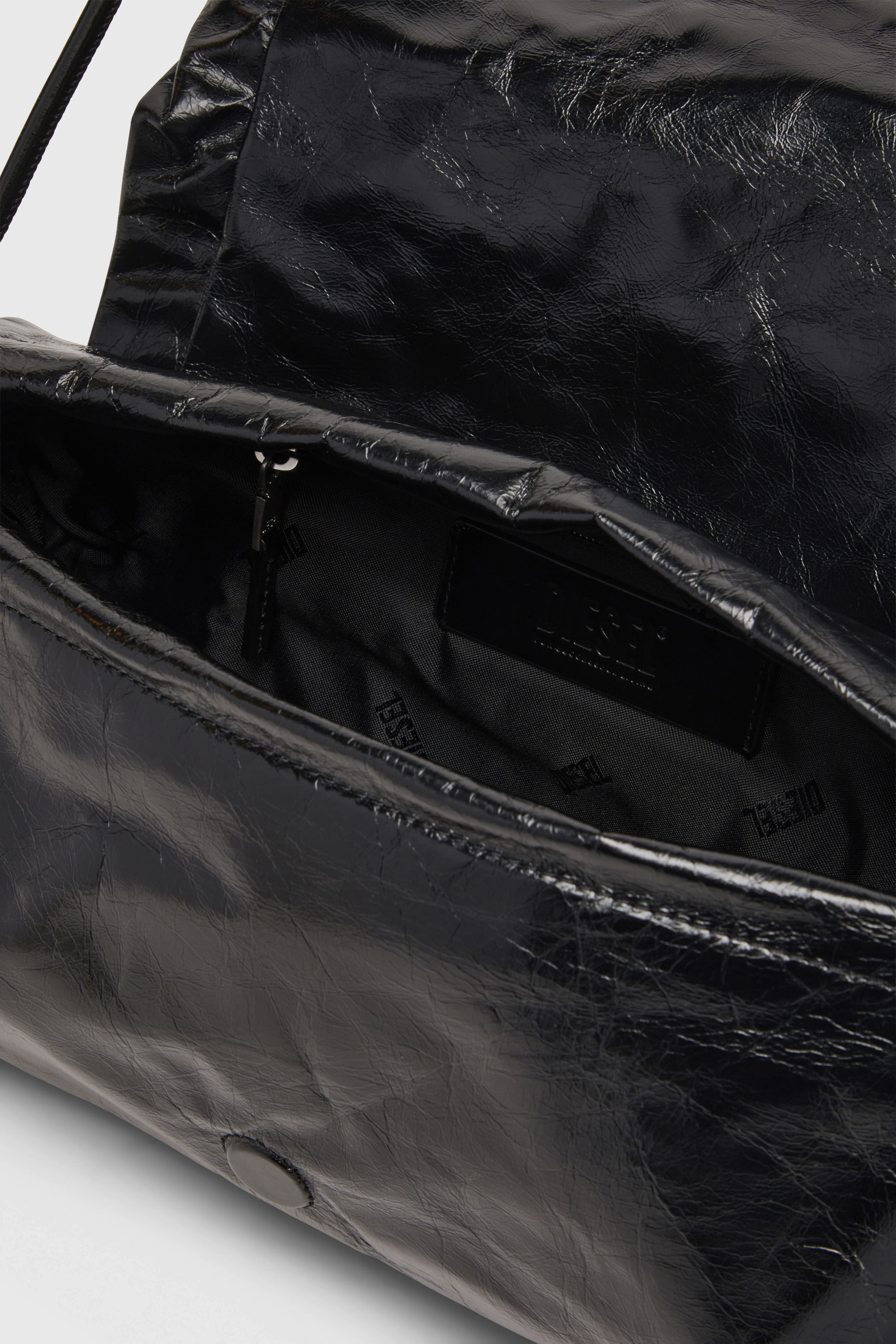 Diesel - SCRUNCH-D SHOULDER M, Woman's Scrunch-D-Shoulder bag in scrunched shiny leather in Black - 4