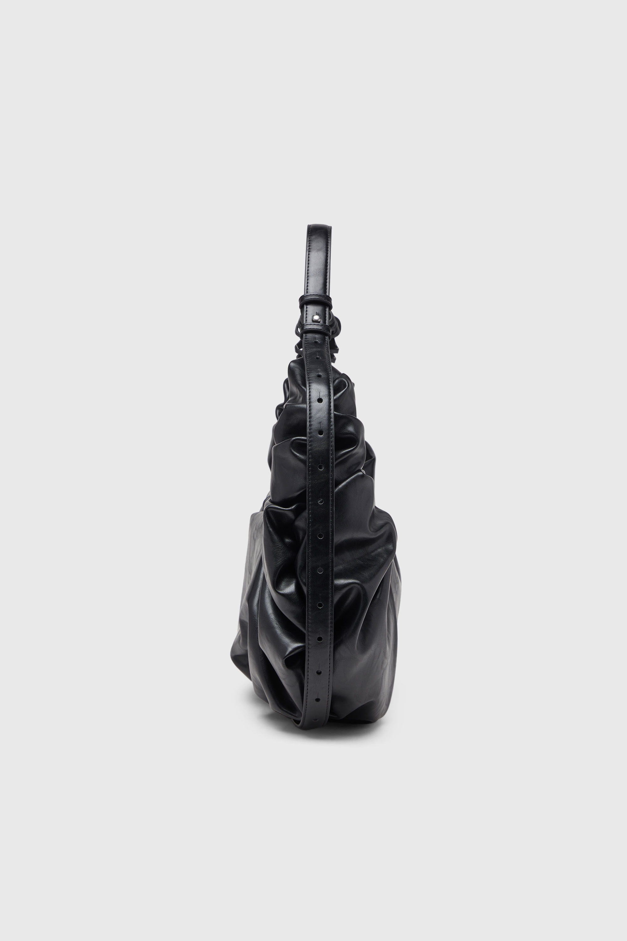 Diesel - GRAB-D HOBO L, Woman's Grab-D-Large scrunched hobo bag in Black - 5