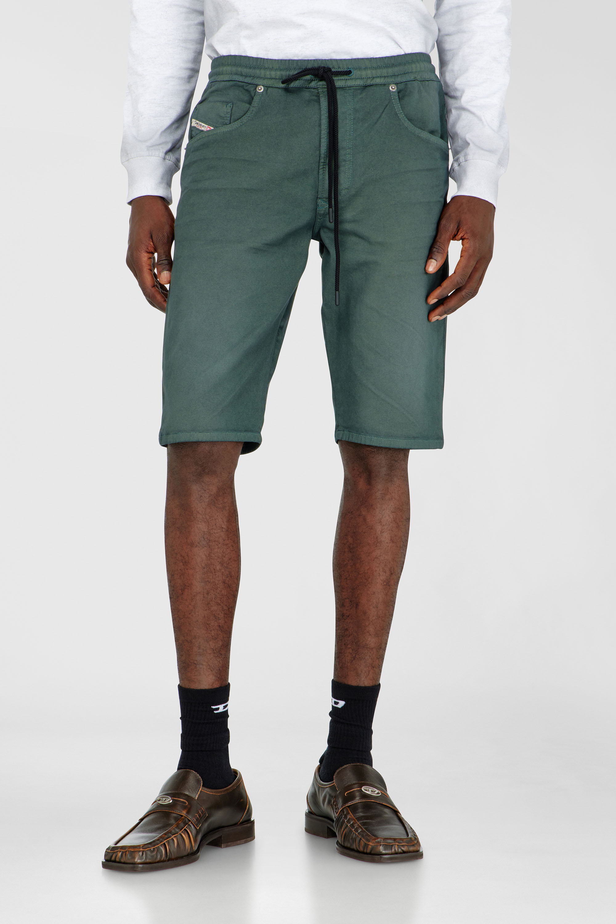 Diesel - 2033 D-KROOLEY-SHORT JOGG, Man's Chino shorts in JoggJeans in Dark grey - 1