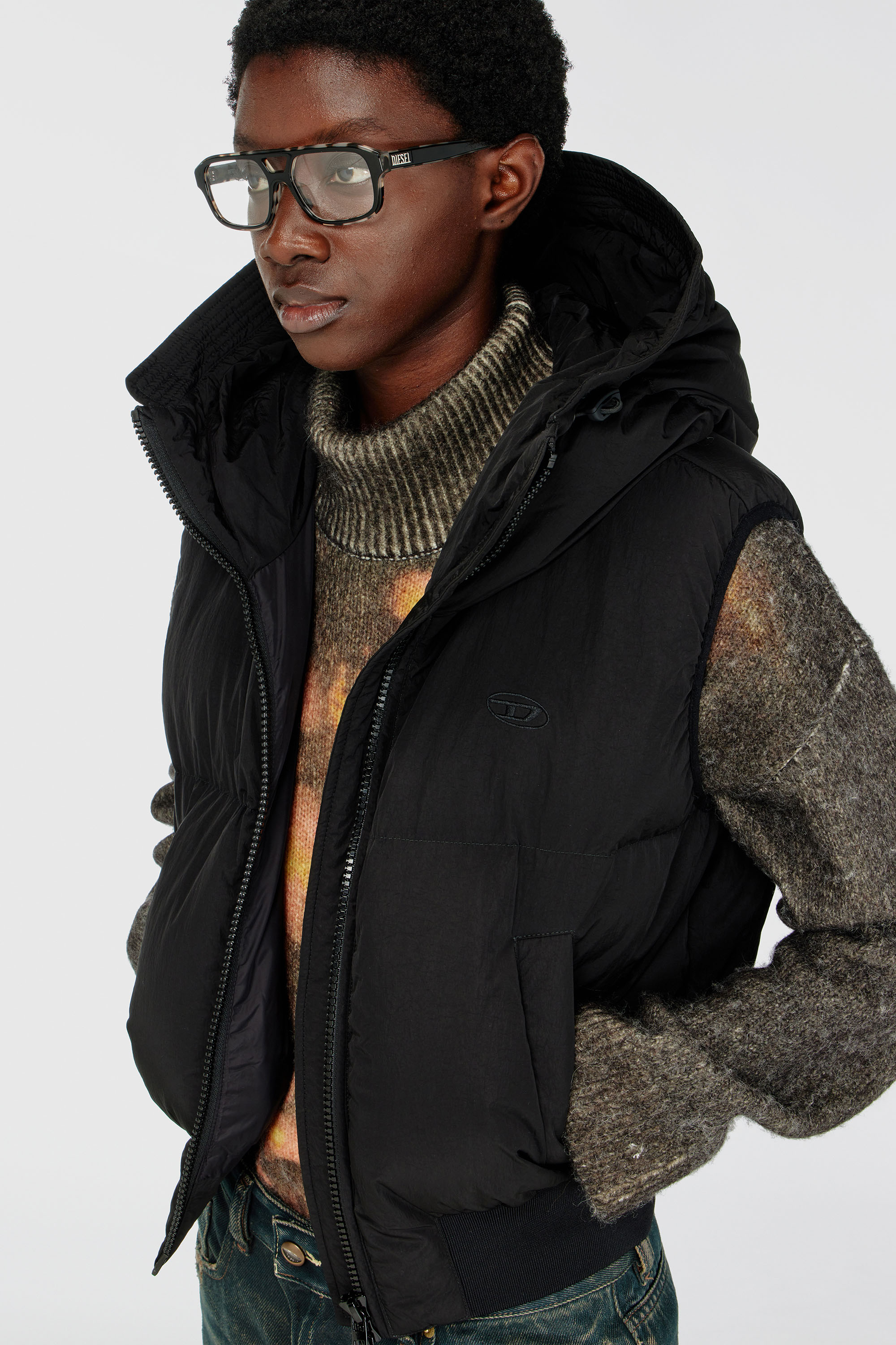 Diesel - W-PEYT-SSL-NEW-P1, Woman's Hooded down vest in crinkled nylon in Black - 5