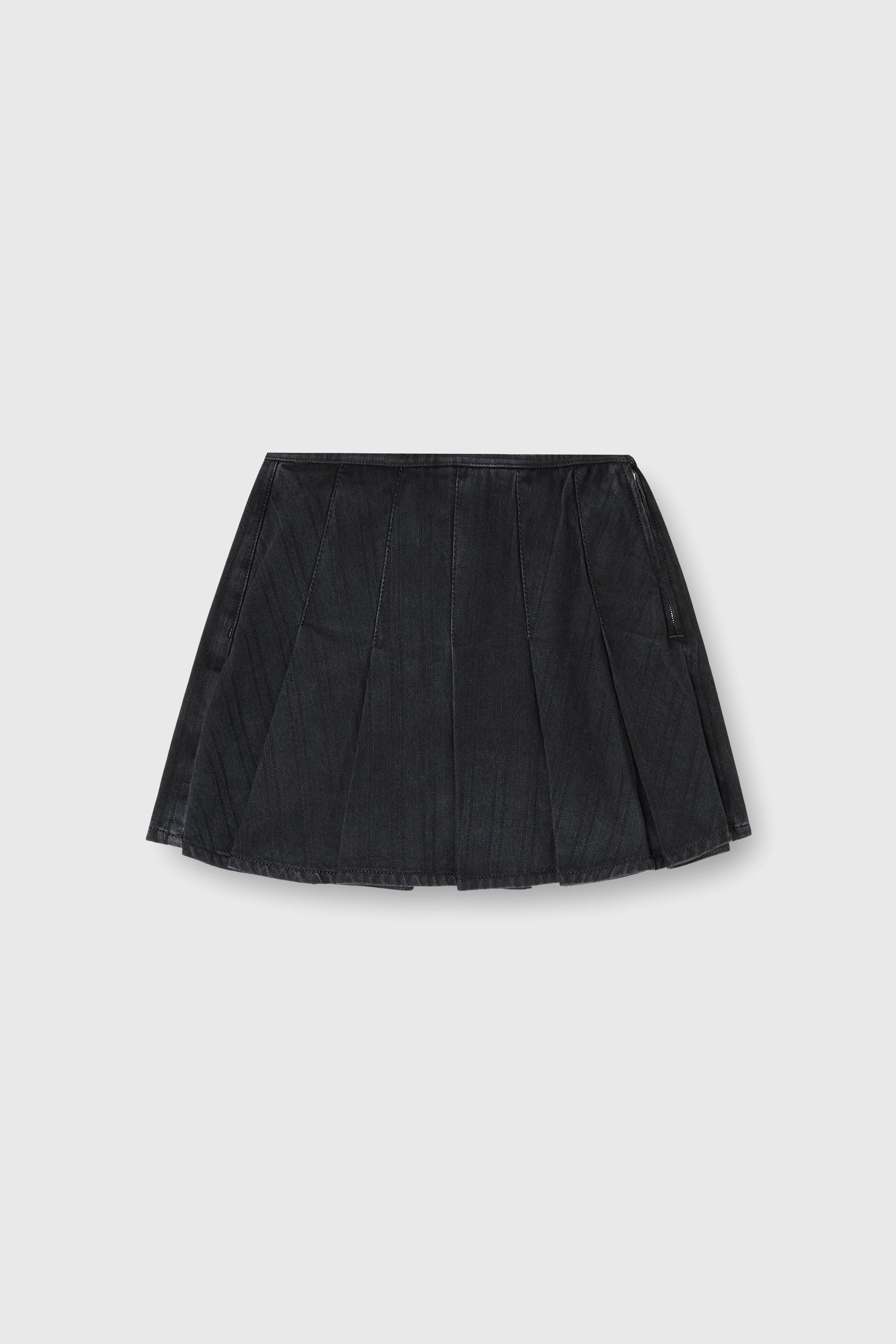 Diesel - DE-SHERO, Woman's Pleated skort in pinstriped denim in Black - 2