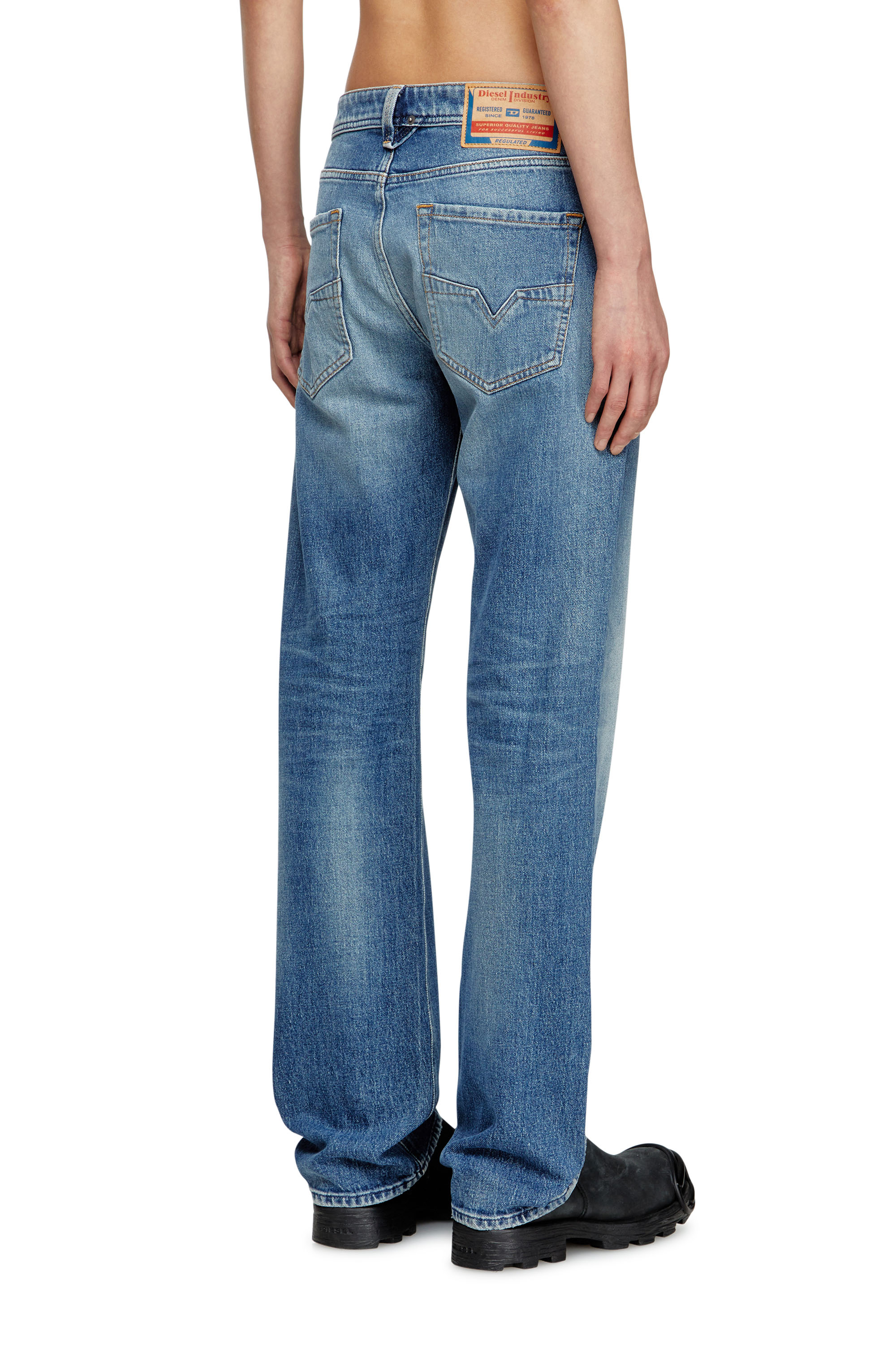 Regular Jeans 1985 Larkee 09M12, Medium blue Diesel - Man's Regular Jeans 1985 Larkee 09M12, Medium blue - 4
