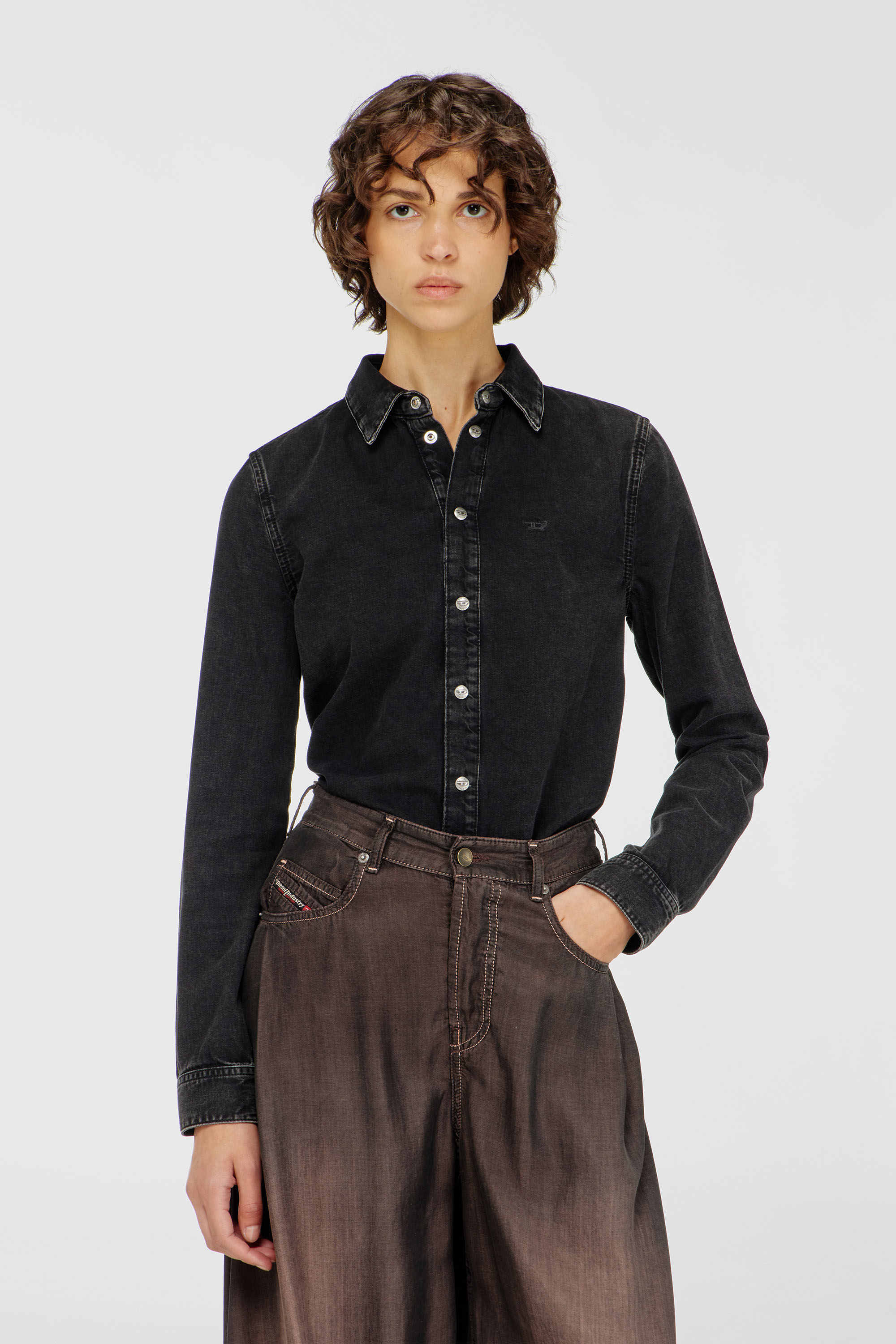 Diesel - DE-EAZY, Woman's Denim shirt with contrasting stitching in Black - 3